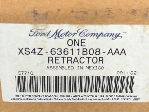 Nuevo retractor de cinturón de seguridad delantero derecho Ford 2000-2002 escort cupé negro nuevo de lote original Foto 2 de 4