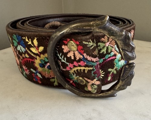 Vtg 70's Boho Hippie FLORAL Embroidered Belt Velvet Brass Wolf Buckle LARGE 🔥 - 第 2/8 張圖片