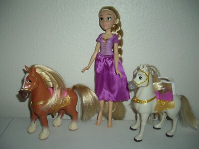 T22 EUC Disney Tangled Rapunzel 10'' Doll w Maximus Horse 6'' and Brown Horse 6''