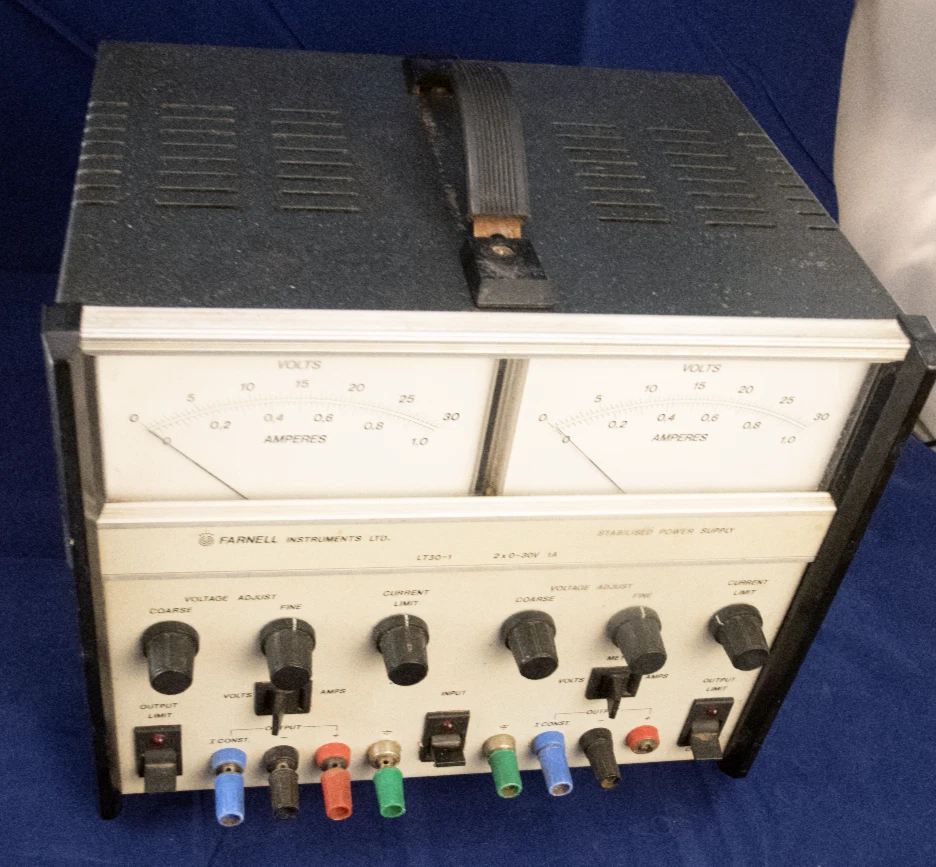 Farnell LT30-1 Twin Output Linear Bench Power Supply – Dual 0–30V 1A CV/CC - Image 2 of 4