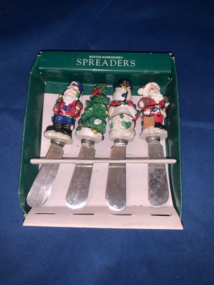 Boston Warehouse Juego de 4 Cuchillos Paté/Chee Navidad 2 Papá Noel, Árbol y Muñeco de Nieve Foto 3 de 4