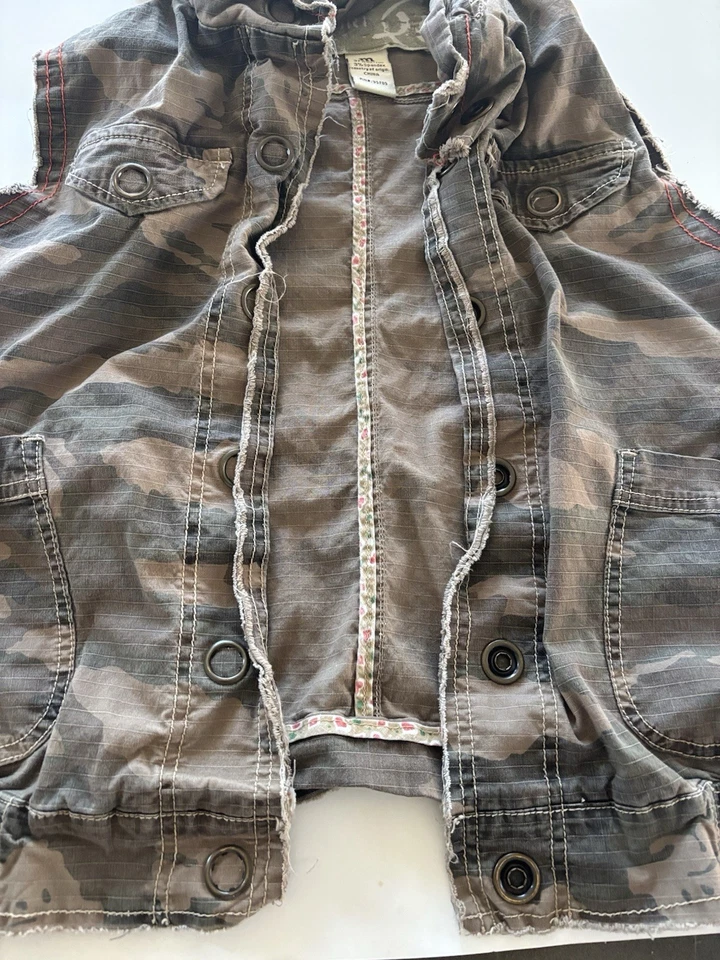 Xori  Camo Vest Girls Medium Camouflage  Hooded - Image 2 of 4