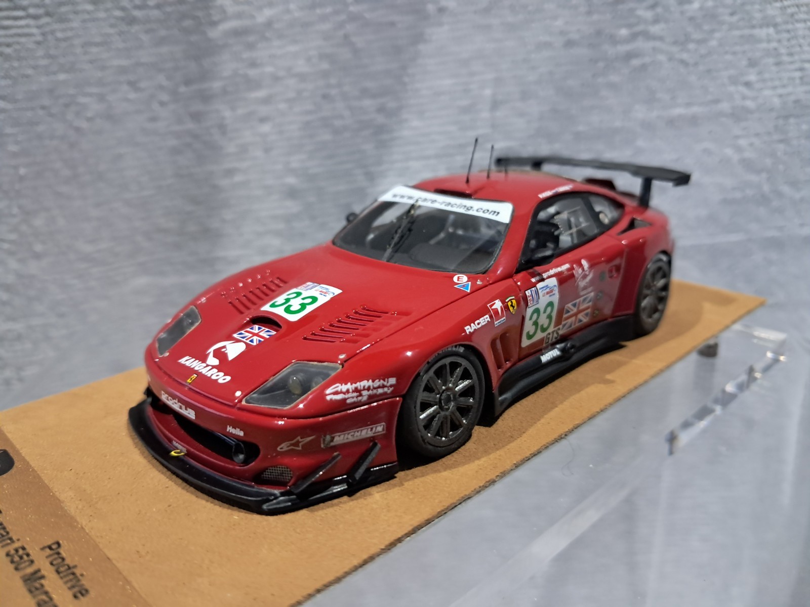 Ferrari 550 Maranello GTS réplique résine 1/43 avec habitacle de course détaillé Auto Barn