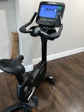 Life Fitness Platinum Club Series Upright Bike BLACK with Discover SE3HD Console