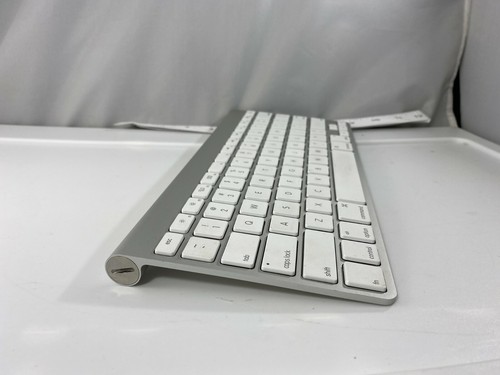 Apple Magic A1314 Bluetooth Wireless Keyboard USA - Replaceable Battery Version - 第 1/12 張圖片