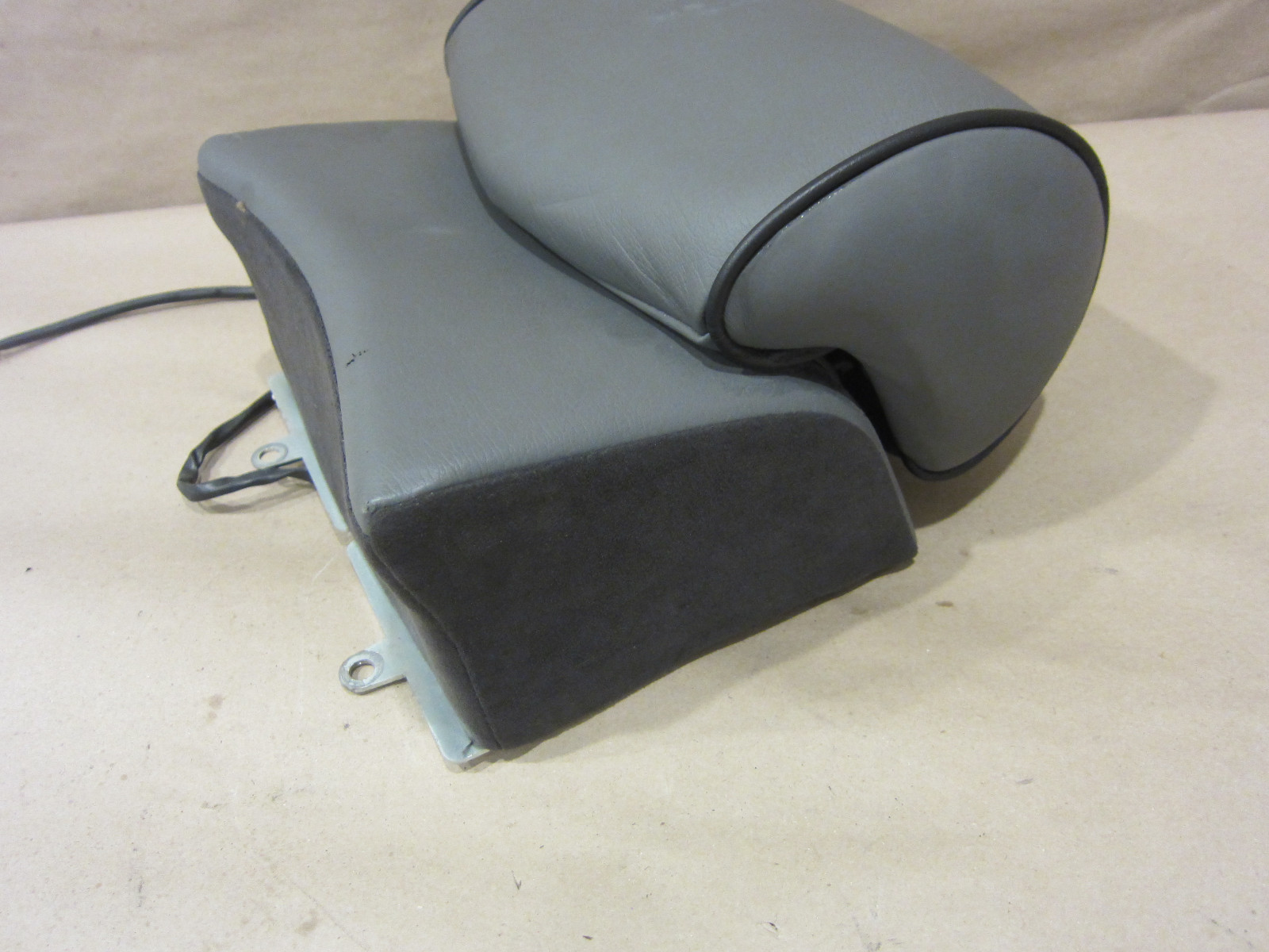 Maserati Quattroporte 2006 -  Rear Middle Headrest -Grey- Part# 981421700