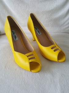 peep toe amarelo