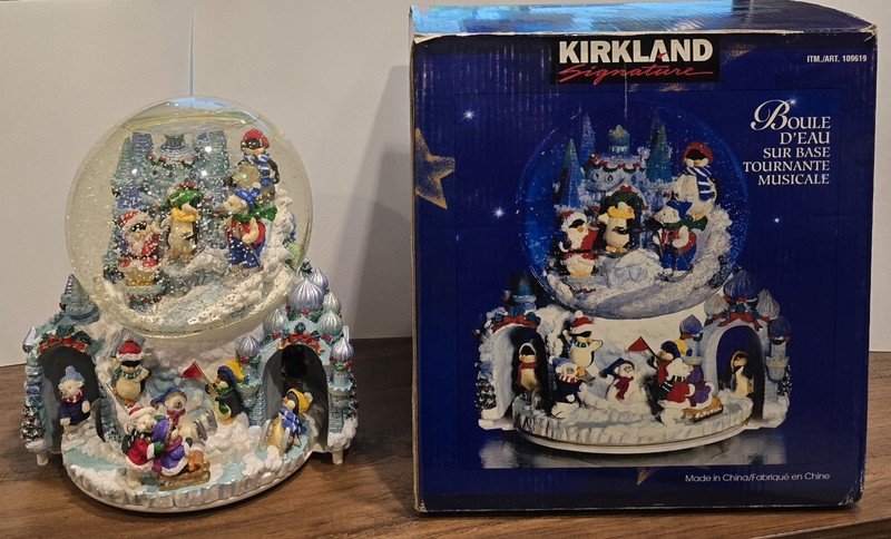 KIRKLAND Musical Waterglobe Snow Globe w/ Revolving Base Penguin *Tested & Works