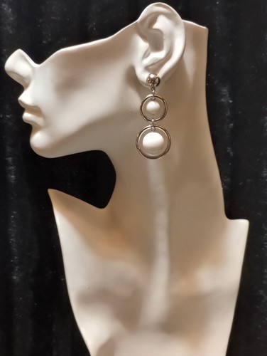 Earrings Vintage 80's ART/RETRO/MOD Drop Lucite White &Silver HOOPS Dangle FUN - Picture 10 of 10