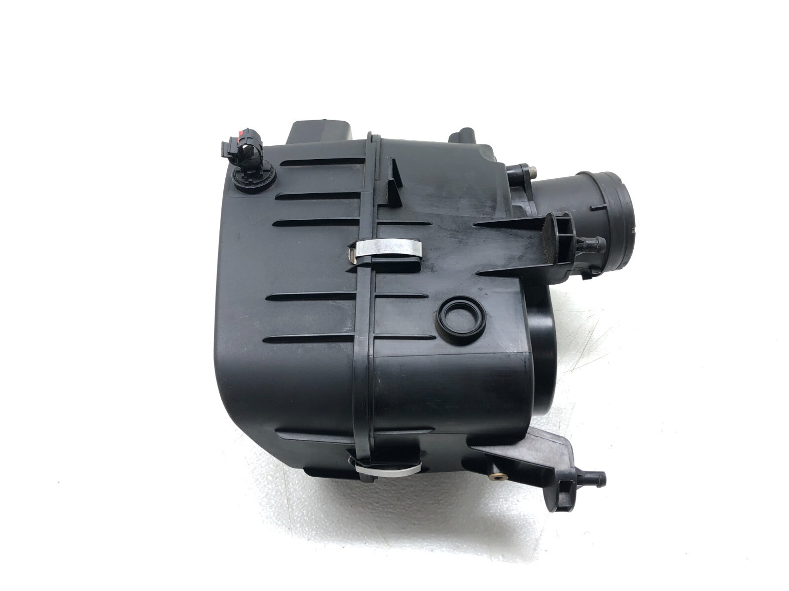 2014-2019 MASERATI GHIBLI SQ4 3.0L LEFT DRIVER FRONT AIR CLEANER FILTER BOX OEM.