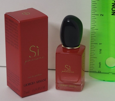 GIORGIO ARMANI Si Passione Eau De Parfum 0.24 fl oz (MINIATURE SPLASH FOR WOMAN)