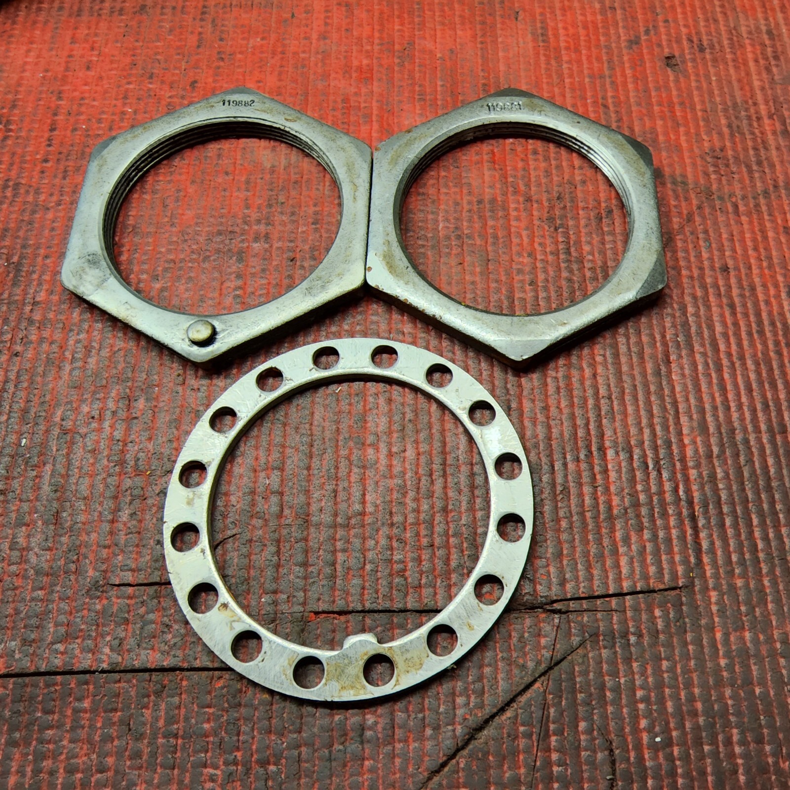 Spindle Nuts/Lock Ring SET (for EATON Axle) 119882 and 119881 and lock