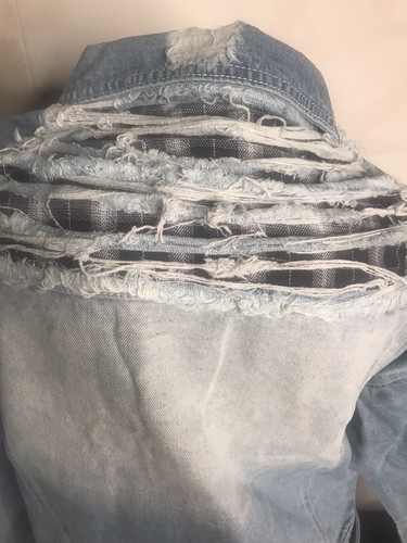 Anthropologie POL Distressed Light Wash Jeansjacke ausgefranst Gr. Medium neu ohne Etikett - Bild 4 von 12