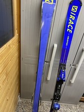 Vendo Sci Usati Pochissimo, in ottimo stato. 157cm Raggio 12.7