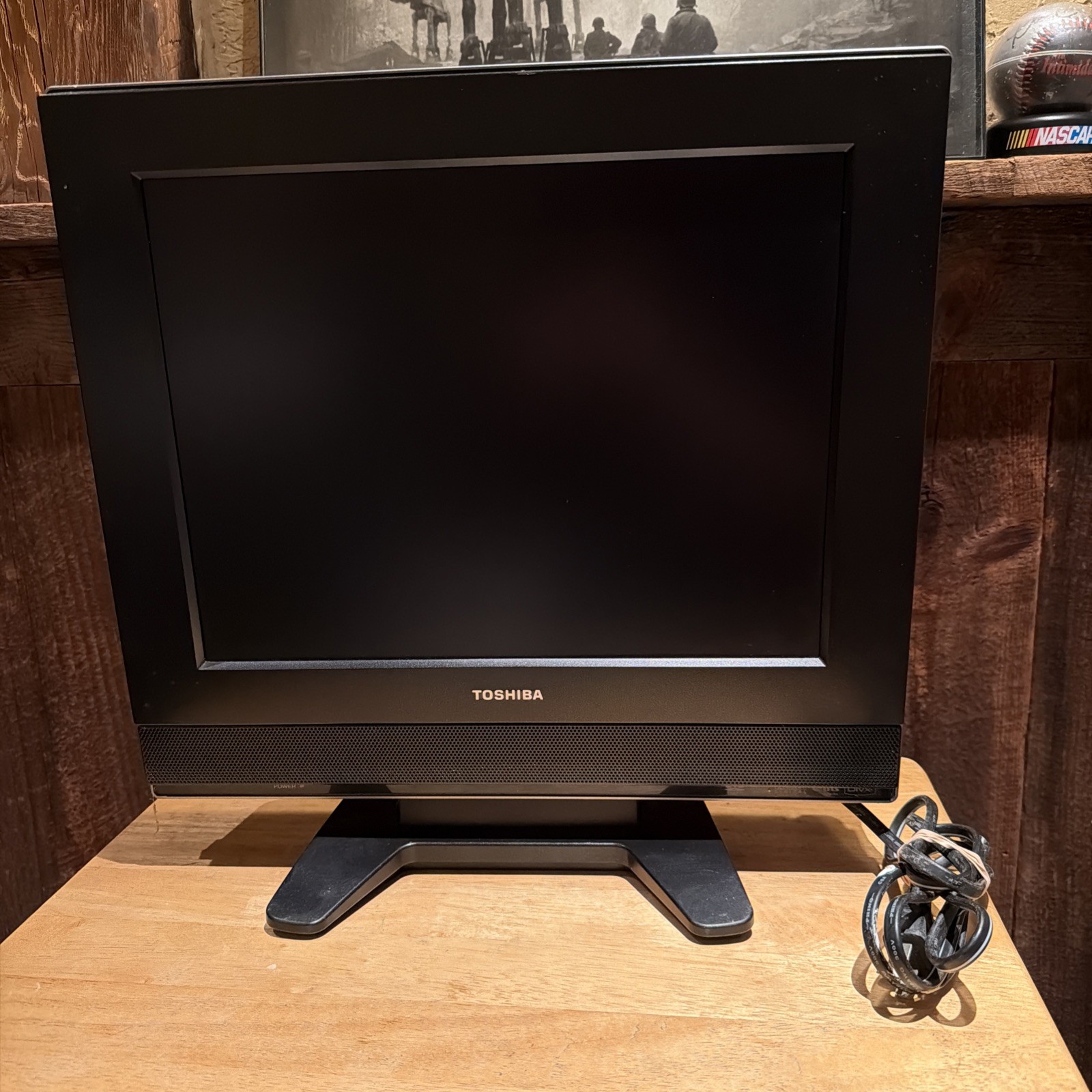 Toshiba LCD TV DVD Player Combo Table Stand (15DLV77)