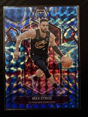 2023-24 Panini Mosaic - Max Strus #17 Reactive Blue Mosaic Prizm