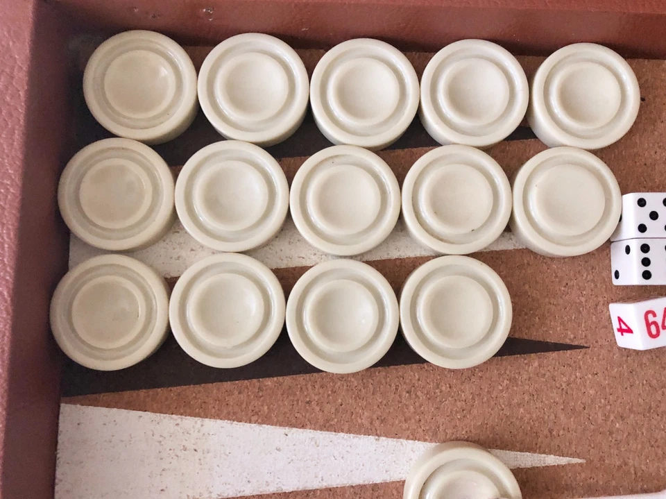 Vintage 30 Backgammon Checkers 15 White 15 Brown Cork Board Crisloid Dice Cups - Image 3 of 4