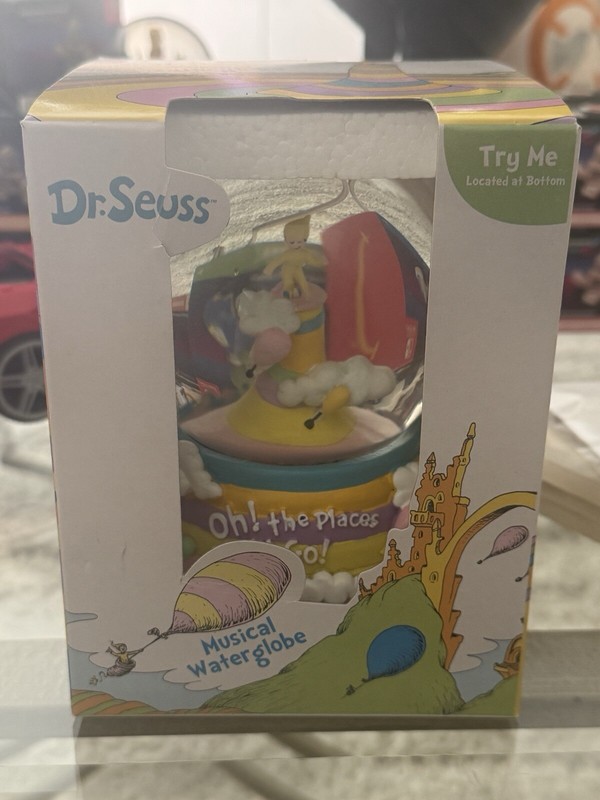 DR. SEUSS Oh! The Places You’ll Go ! MUSICAL WATER GLOBE Factory Sealed New L@@K