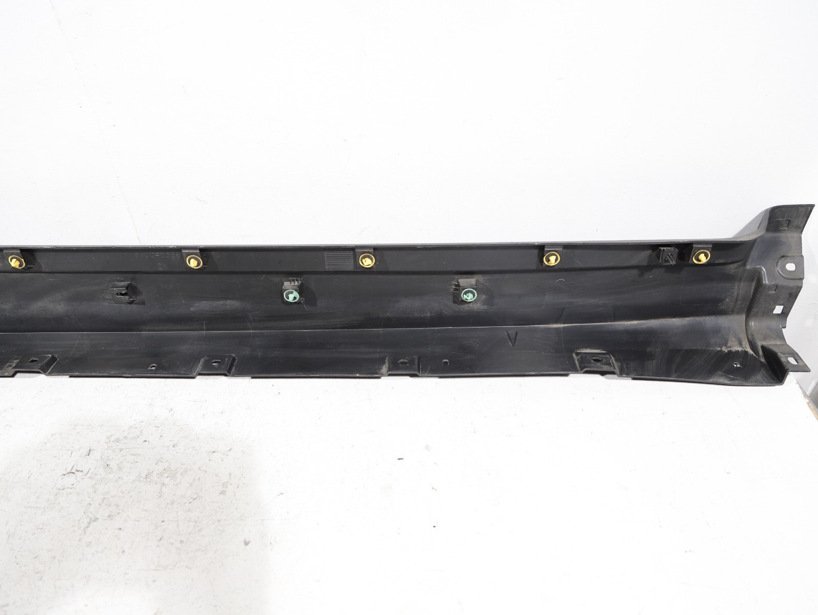 2017-2022 MASERATI LEVANTE LEFT SIDE SKIRT ROCKER MOULDING OEM 670040336 NOTE*