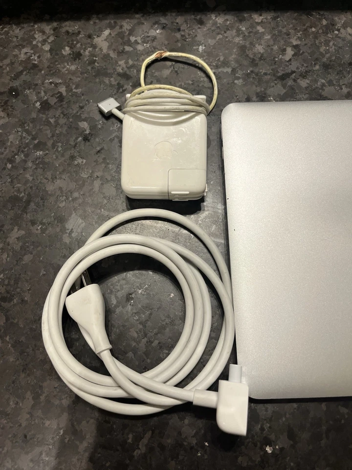 Apple MacBook Air A1466 13-inch Laptop Silver bundle (requires new battery) - Image 4 of 4