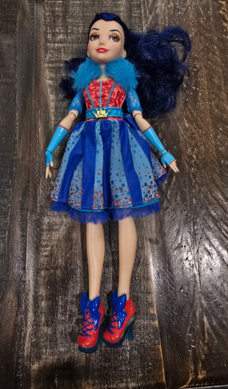 2015 Hasbro Disney Descendants Neon Lights Ball Evie Isle Of The Lost Doll