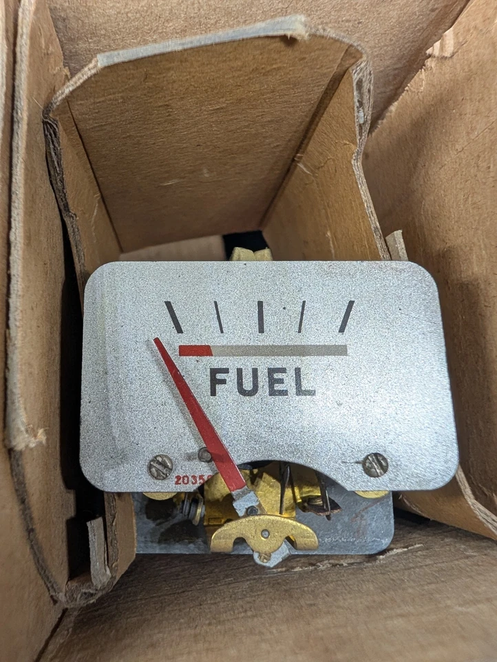 Nuevo de Lote Antiguo 1941 PLYMOUTH P11 P12 GASOLINA COMBUSTIBLE GAS TABLERO CUADRO DE INSTRUMENTOS MEDIDOR Foto 4 de 4