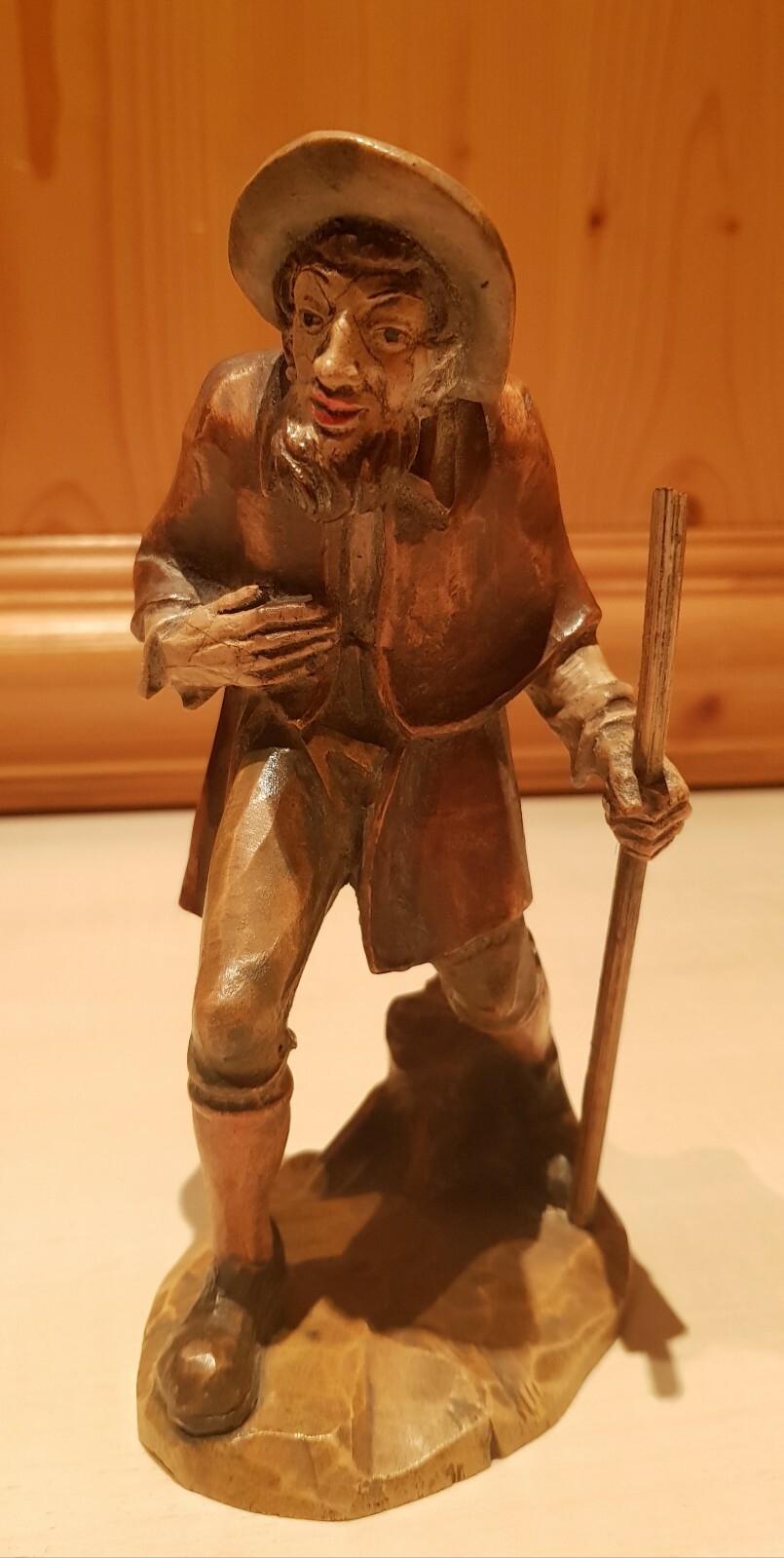 Alte krippenfigur aus holz