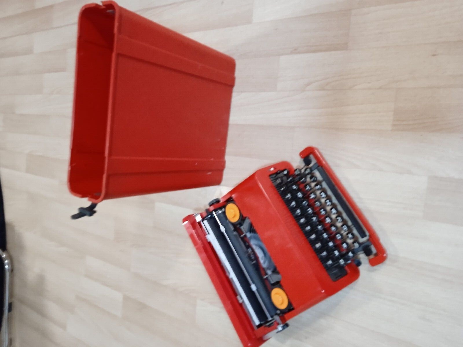 Valentine Olivetti Typewriter (slightly damaged) eBay