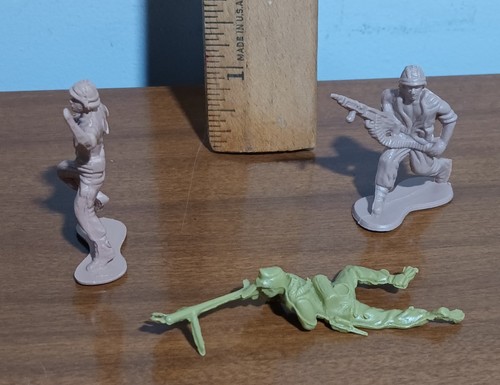 Olive Green Tan & Grey Classic Little Plastic Army Men Soldier Figures Vintage - Picture 16 of 18