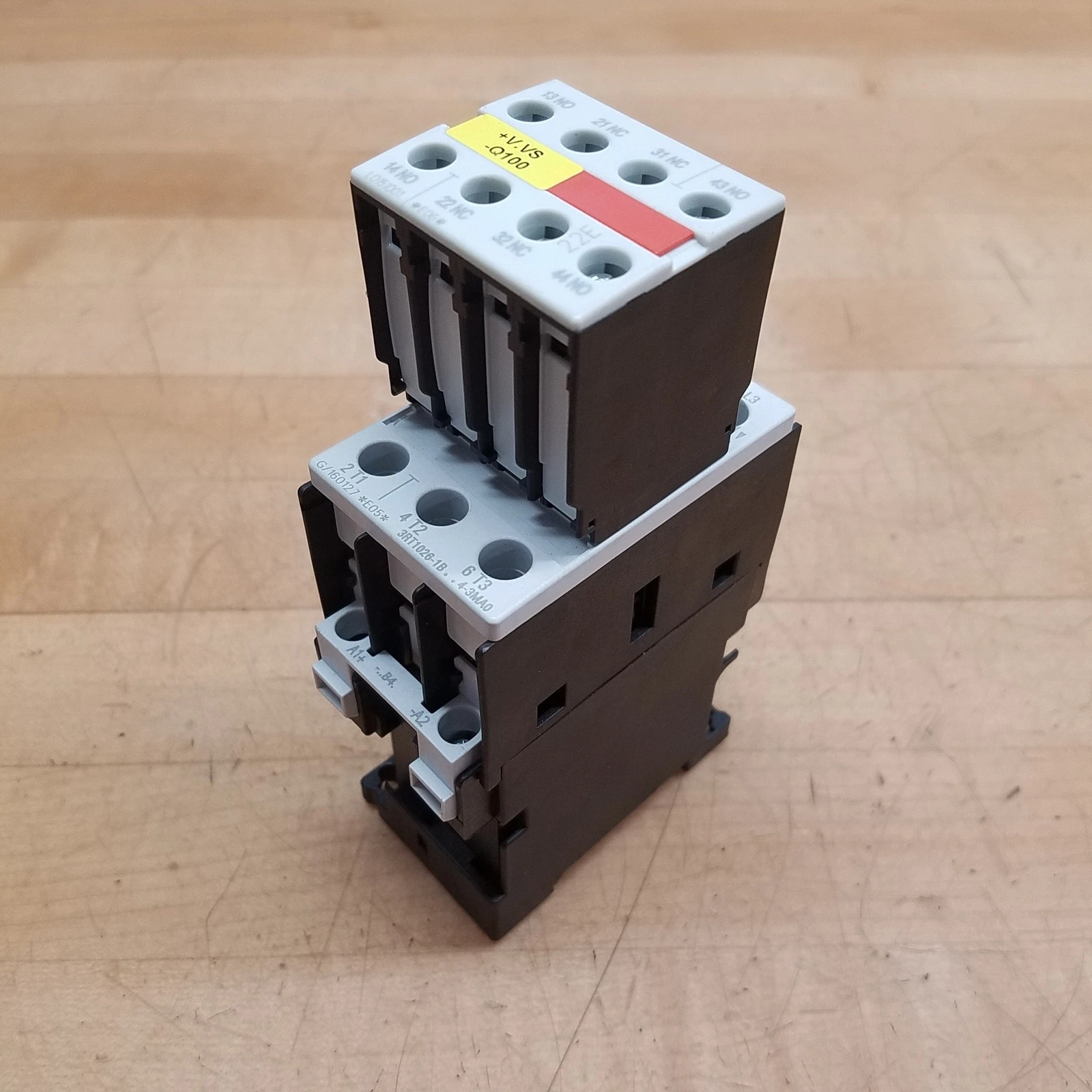 Siemens 3RT1026-1BB44-3MA0 Contactor, 24Vdc Coil, 3 Pole, 230-690V - USED