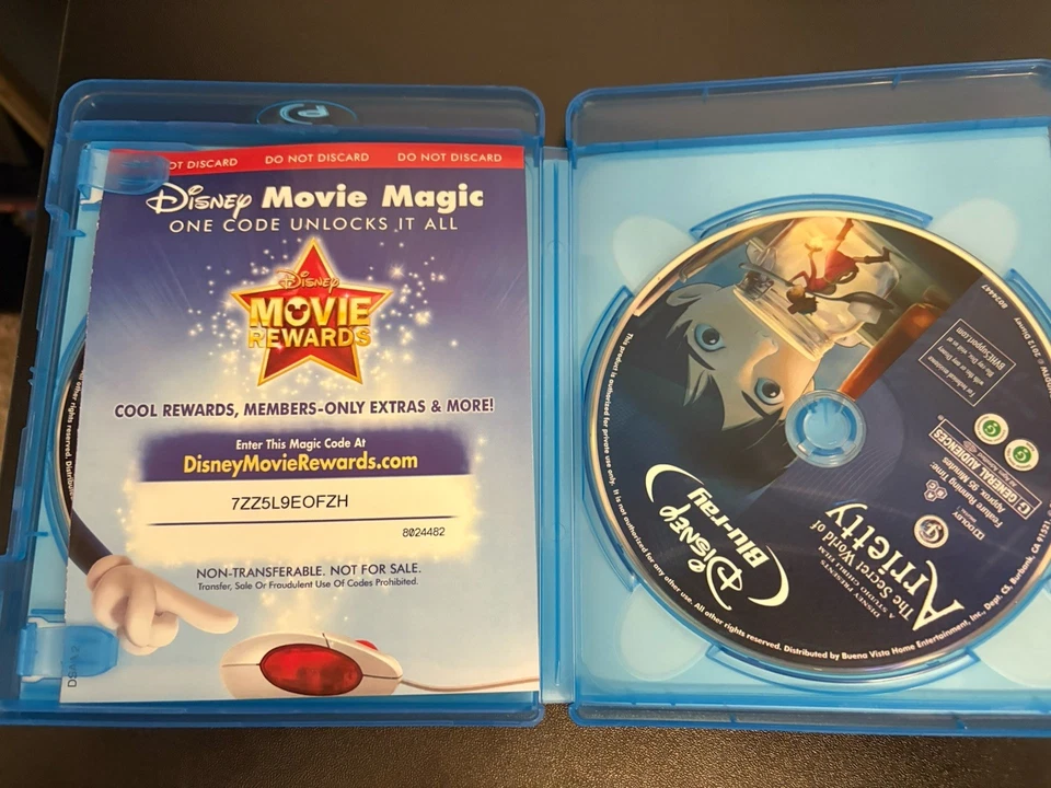 The Secret World of Arrietty (Blu-ray/DVD, 2012, 2-Disc Set) Studio Ghibli Foto 2 de 3