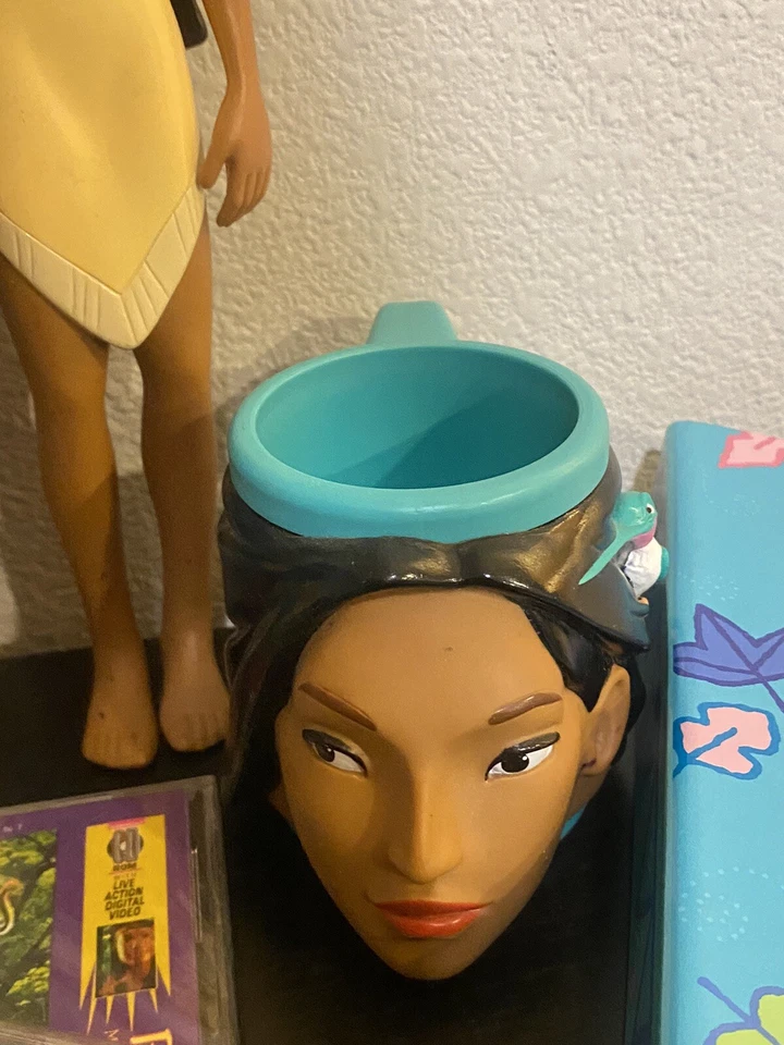 Лот 13 Винтажный Disney Pocahontas чашка, Goody Scrunchie фигурка ожерелья книга CD ROM - Изображение 4 из 4
