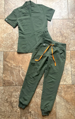 Figs Scrub Set Women s size XXS Inala Top & Zamora Jogger Pants Olive Green EUC