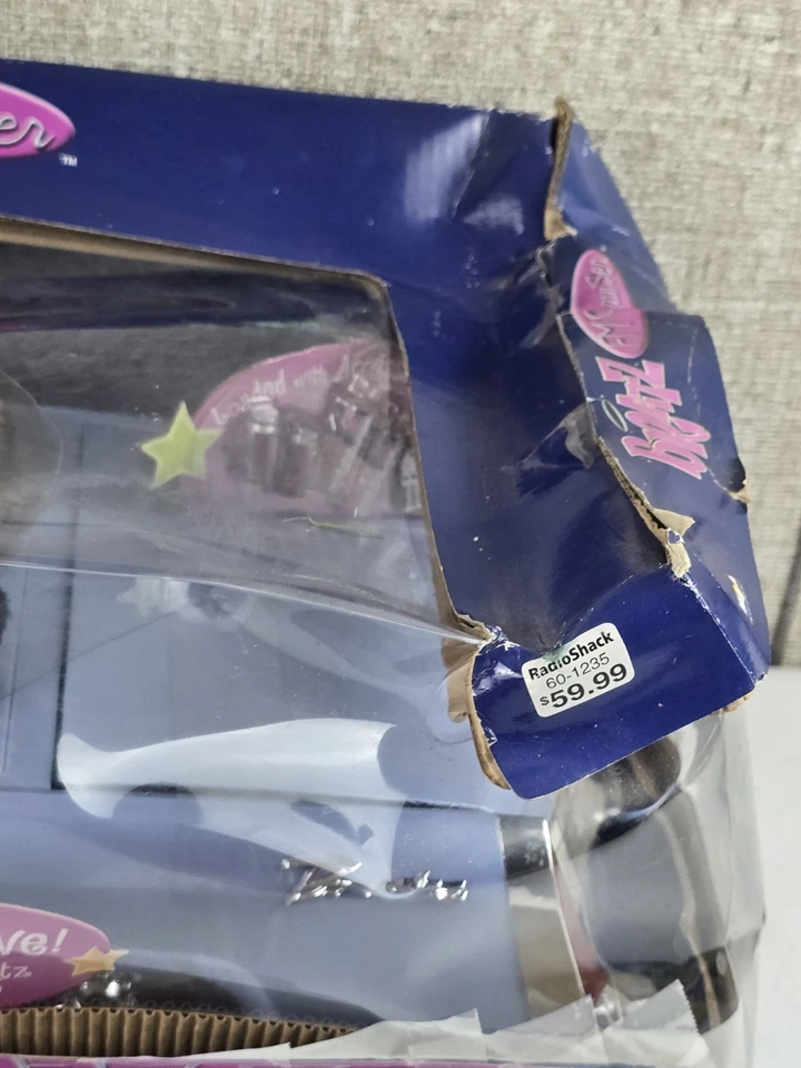 DE COLECCIÓN 2003 BRATZ F.M. Muñeca de entretenimiento Cruiser Blue Car MGA nueva sellada LEER Foto 4 de 4