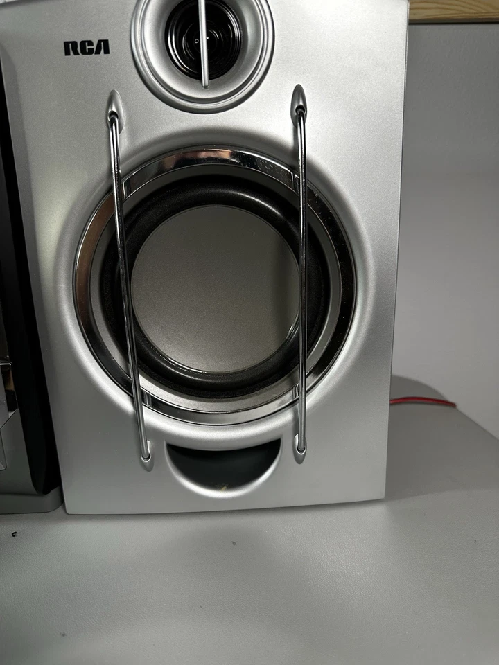 RCA CD/MP3/Radio 5-Disc Changer Shelf System RS2052 Comes With Remote (read) - Image 2 of 4