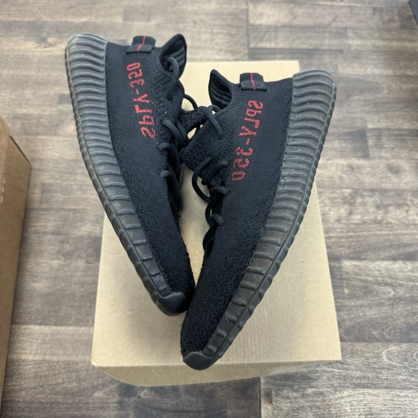 Taglia 9.5 Adidas Yeezy Boost 350 V2 Low Bred (USATE senza scatola)