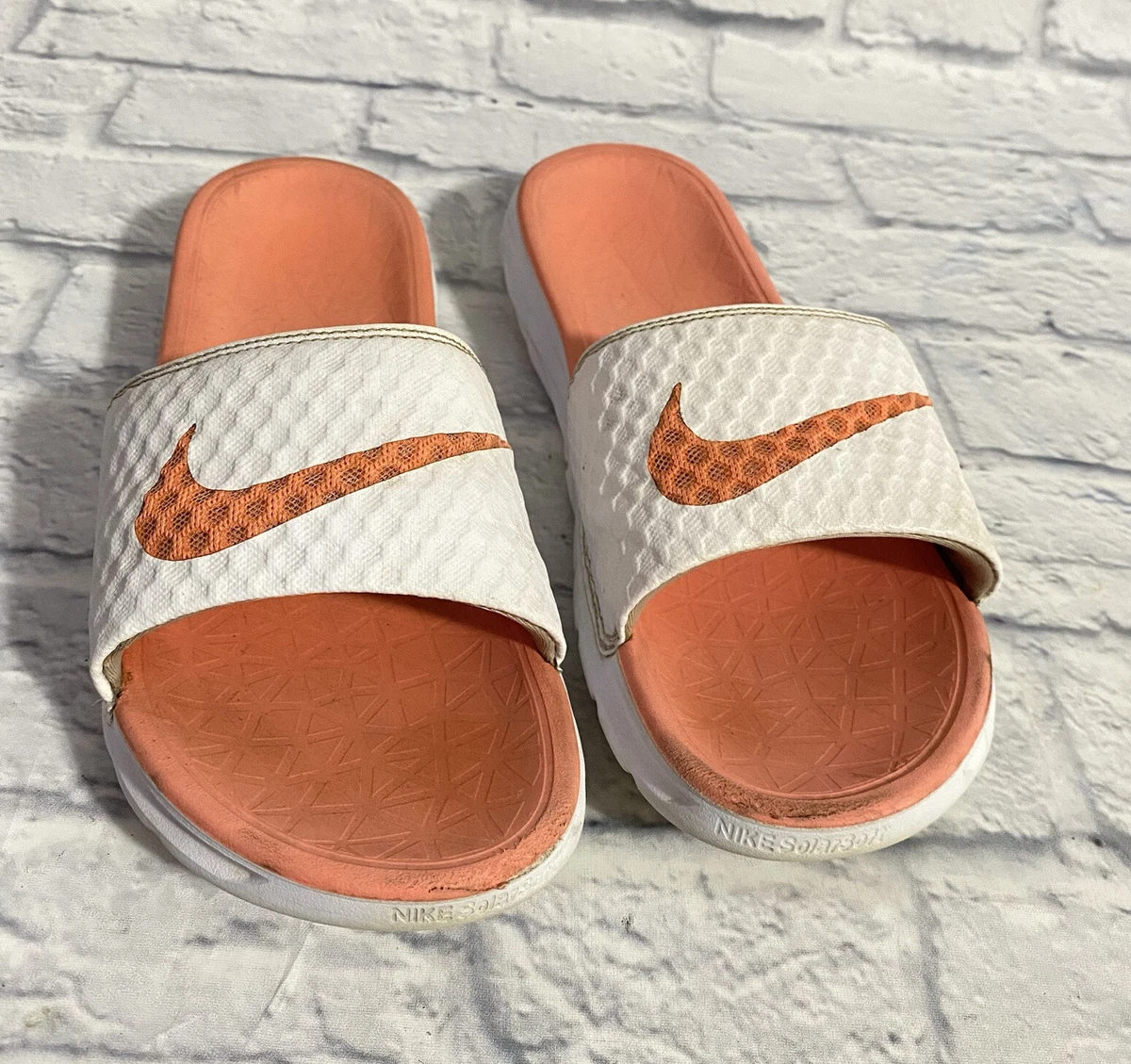 Nike Benassi Solarsoft Slide Sandals Womens Size 8 White Coral 705475 180 Shoes