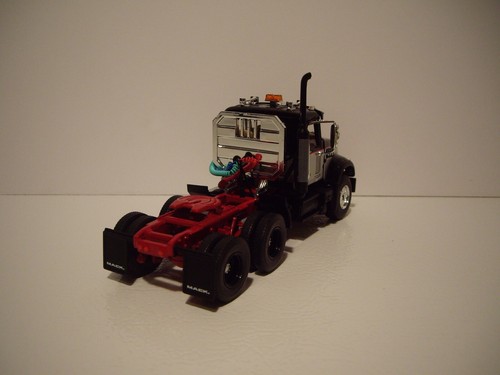 FIRST GEAR 1/50 BLACK, SILVER MACK GRANITE MP DAY CAB WITH SILVER EAST END DUMP - Picture 7 of 12