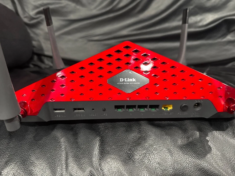 D-Link AC3200 Dual Band Wireless Gigabit Ultra WiFi Router - DIR-885L - Image 3 of 4