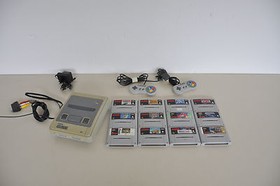 Super Nintendo SNES & 12 Spiele + 2 Controller (Mega Man X Super Street Fighter)