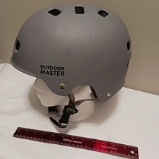 Outdoor Master Kelvin Ski / Snowboard Helmet Unisex Size Large (22-24in) Gray