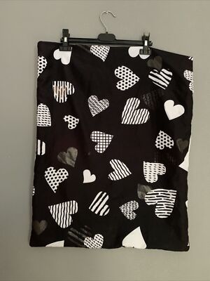 Kissenbezug Herzmuster oder Streifen weiß schwarz 64x48 cm