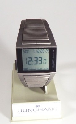 Junghans Mega 1000  Titan Avantgarde 26/2800 1010  helles Display!