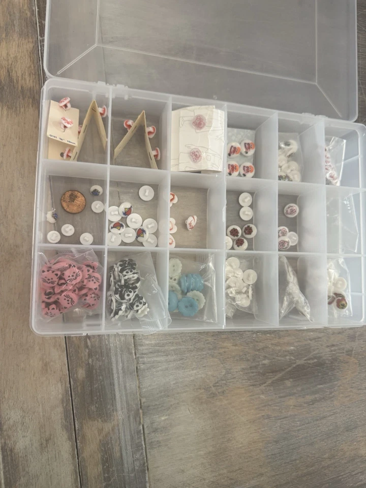 Vintage Sew On Buttons! Kitty Cats, Pandas, Bears, Ducks, La Mode & Le Bouton - Image 3 of 4