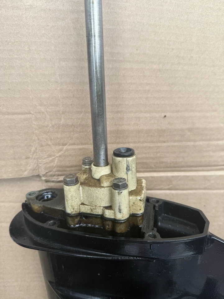 2010 Nissan/Tohatsu 9.8HP NS9.8A3 4-Stroke Outboard Lower Unit Gearcase Assembly - Image 3 of 4