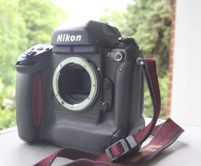 Nikon F5 SLR weltbeste 35mm analoge Spiegelreflexkamera - Bild 1 von 4