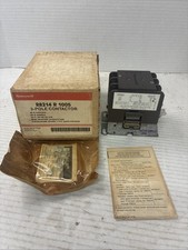 Honeywell R8214R1005 3-Pole Electrical Contactor New Old Stock