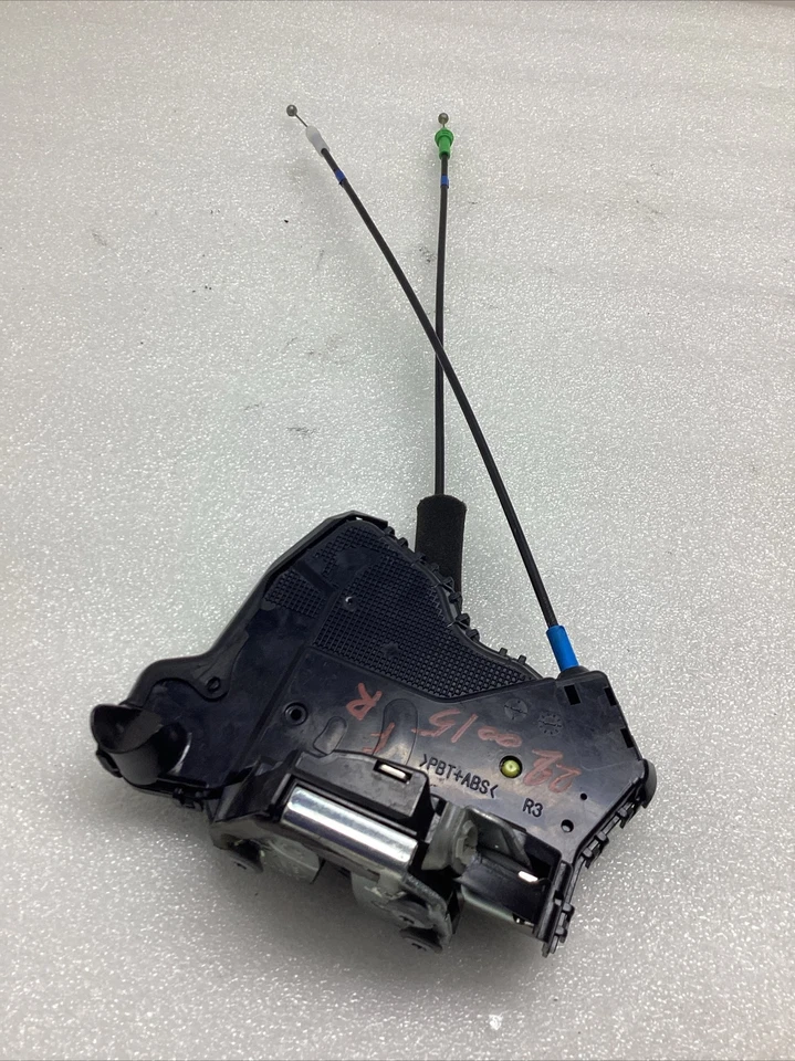 Actuador de bloqueo de puerta de pasajero delantero derecho Toyota Prius C 2016-2018 A046693 OEM Foto 4 de 4