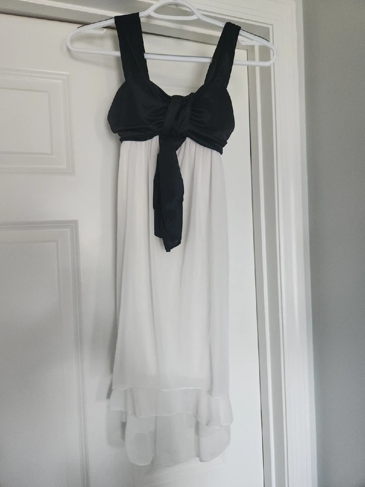 Vestido blanco y negro para niñas talla 12 de MyMichelle Foto 2 de 4