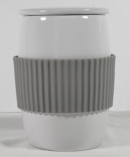 Pampered Chef Ceramic Microwave Egg Cooker with Lid & Silicone Sleeve White - Picture 5 of 12
